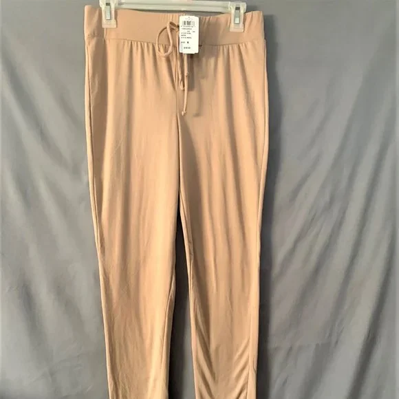 WOMANS SUPER SOFT TAN LEGGINGS SIZE M BRND NEW - Picture 1 of 2